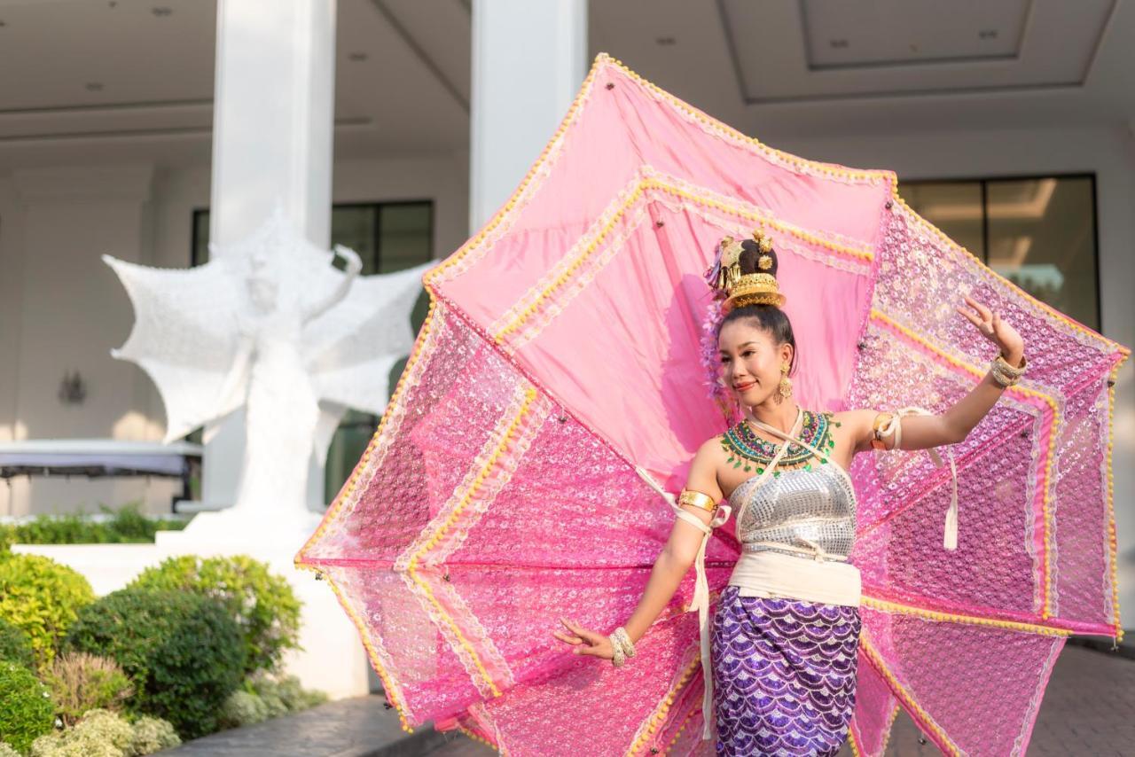 The Empress Premier Chiang Mai - Sha Extra Plus Eksteriør billede A dancer in traditional Thai attire