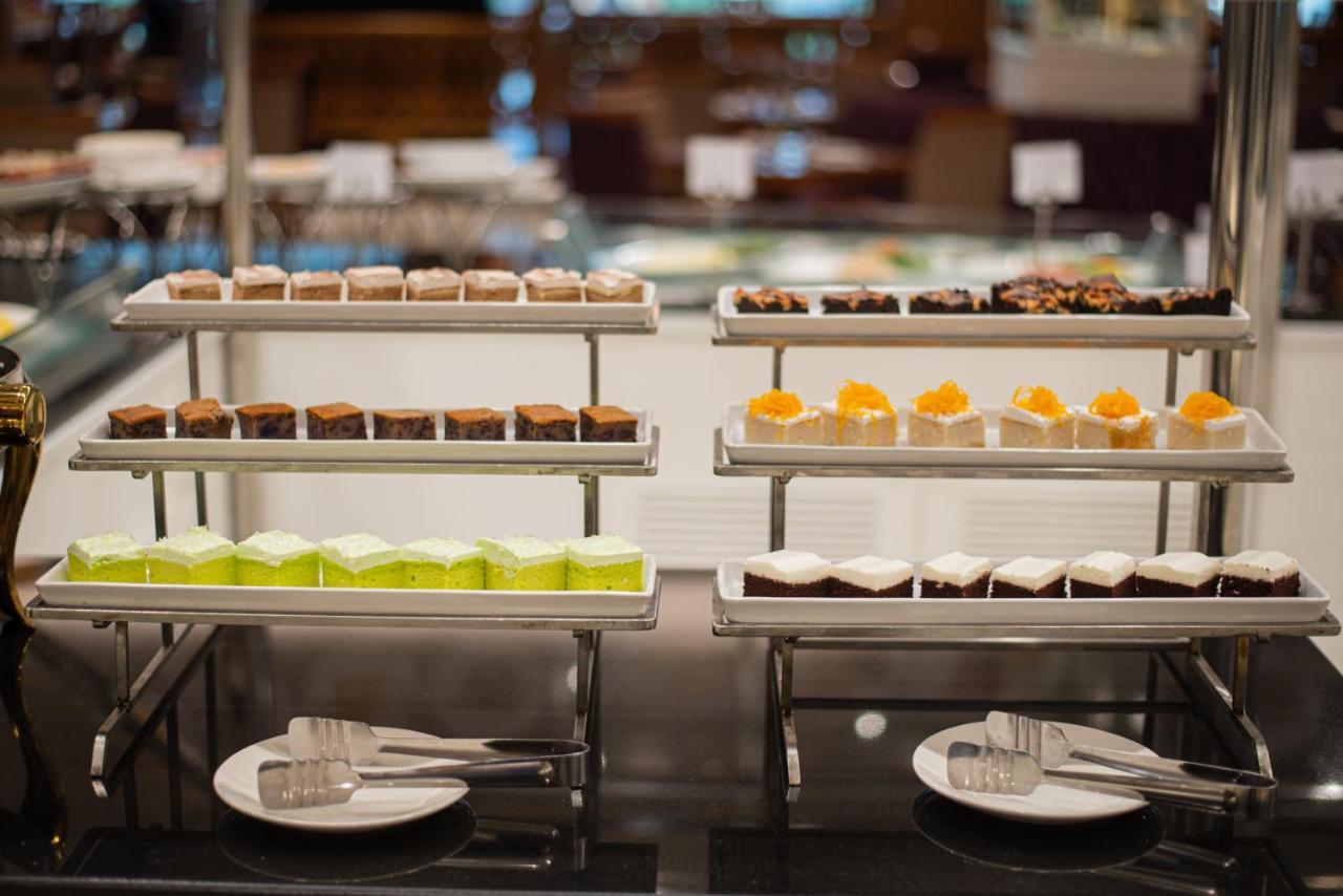 The Empress Premier Chiang Mai - Sha Extra Plus Eksteriør billede A dessert buffet