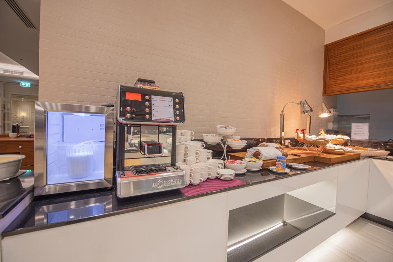 The Empress Premier Chiang Mai - Sha Extra Plus Eksteriør billede A coffee machine in a hotel