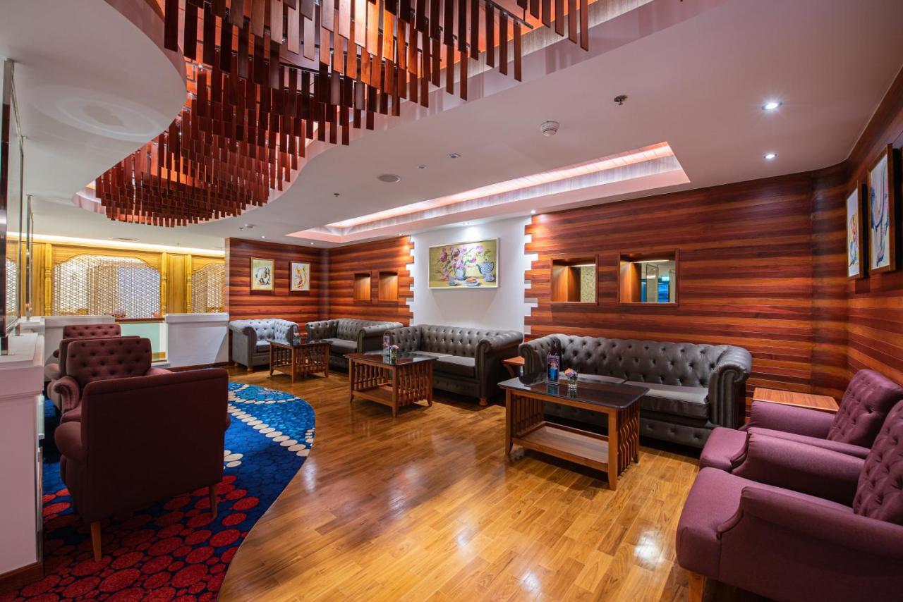 The Empress Premier Chiang Mai - Sha Extra Plus Eksteriør billede The lounge at the airport