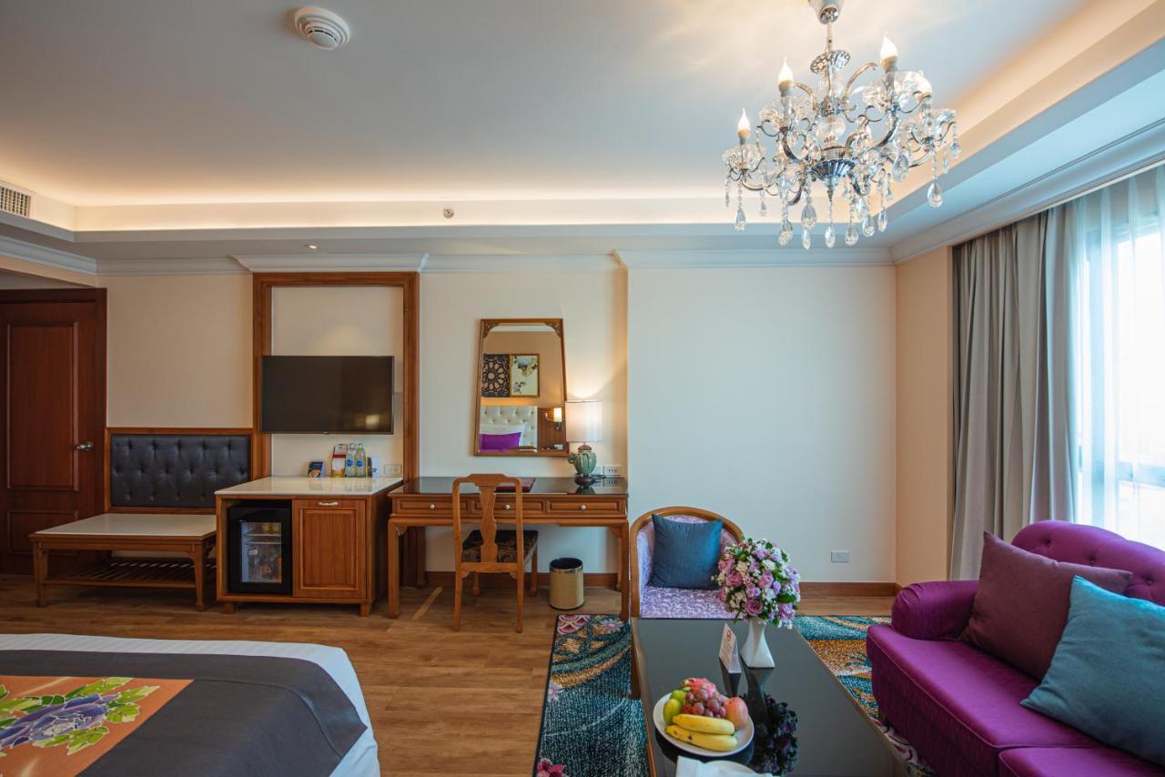 The Empress Premier Chiang Mai - Sha Extra Plus Eksteriør billede A suite at the hotel