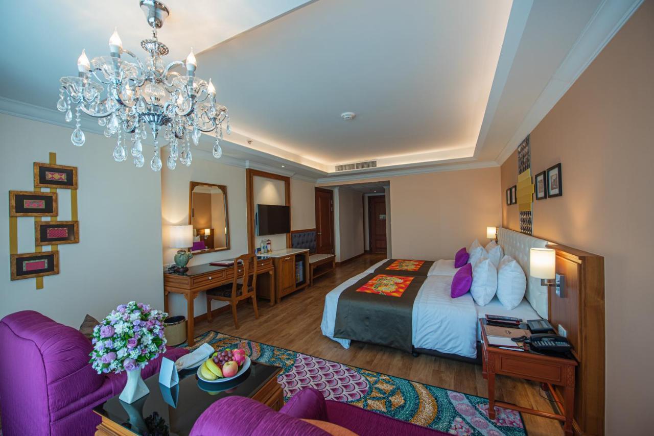 The Empress Premier Chiang Mai - Sha Extra Plus Eksteriør billede Suite room at the hotel