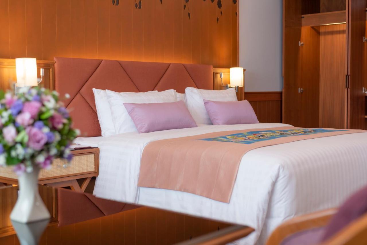 The Empress Premier Chiang Mai - Sha Extra Plus Eksteriør billede A bed in a hotel room